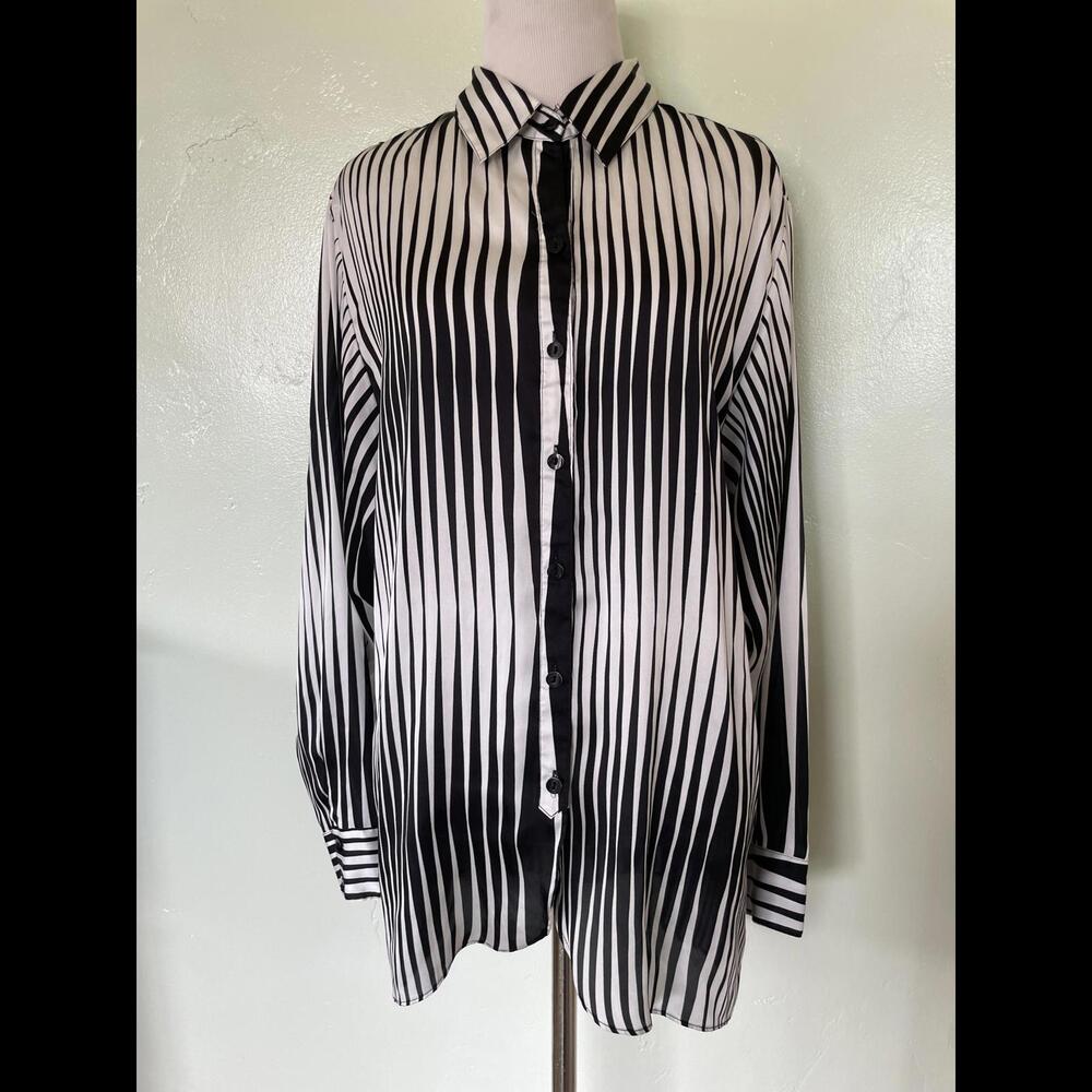 Investments Black White Geometric Mod Button Up Blouse Medium M 20-0168